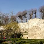 249399-remparts-compiegne-avec-premier-plan-jardin-des-remparts-parc-municipal-acces-par-impasse-des-fosses-rue-des-fosses-est-couronne-muraille-est-pas-accessible-car-faisant-partie-des-